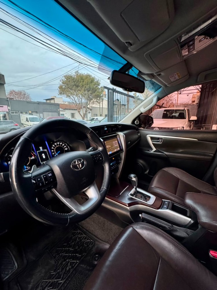 Toyota SW4 SRX 2.8 AT 7 ASIENTOS — foto 11
